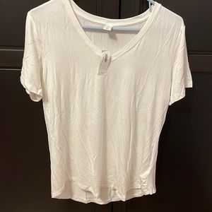 NWT Old navy womens luxe T-shirt size small. White. V neck.